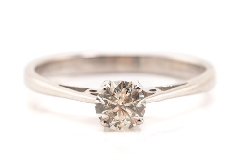 Lot 17 - A diamond single stone ring; the round...