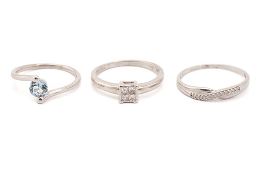 Lot 149 - A diamond set ring, comprising four...