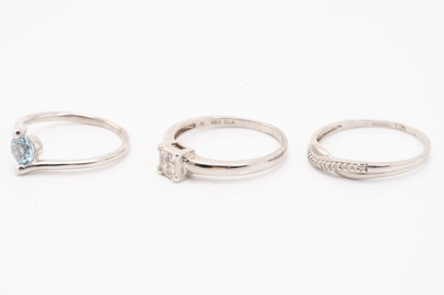 Lot 149 - A diamond set ring, comprising four...