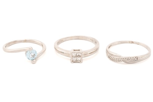 Lot 149 - A diamond set ring, comprising four...
