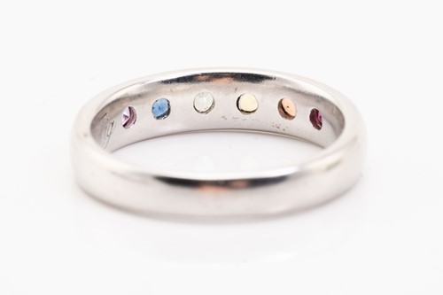 Lot 131 - A rainbow sapphire ring in 18ct white gold,...