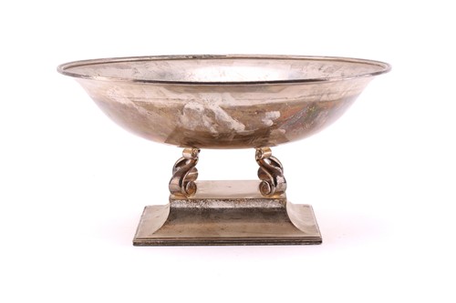 Lot 482 - A Theo Fennell heavy silver circular comport/...