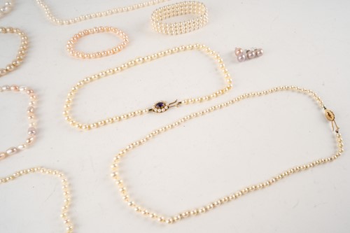 Lot 193 - A quantity of pearl jewellery including three...