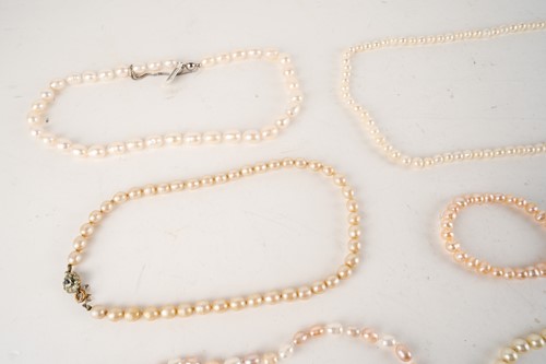 Lot 193 - A quantity of pearl jewellery including three...