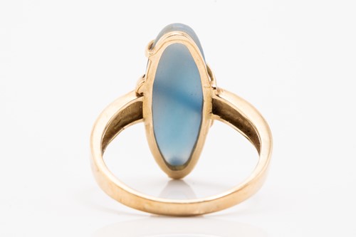 Lot 67 - A frosted blue agate ring, featuring an...