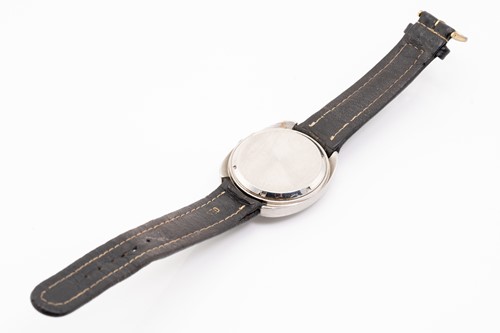 Lot 416 - A Girard-Perregaux stainless steel quartz...