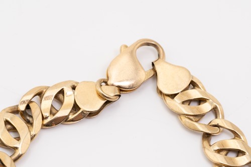 Lot 195 - A 9ct yellow gold flat anchor link bracelet,...