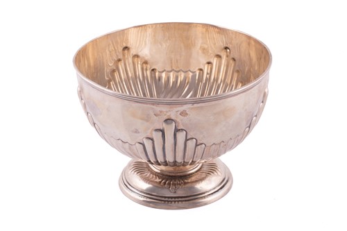 Lot 517 - An Edwardian silver rose bowl, Sheffield 1903...