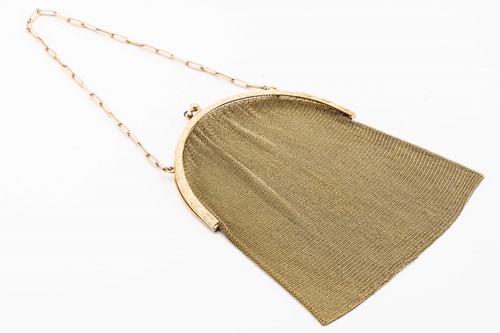 Lot 56 - A 9ct yellow gold evening bag, of fine...