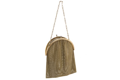 Lot 56 - A 9ct yellow gold evening bag, of fine...