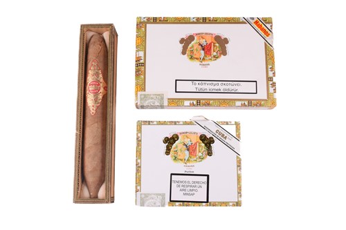 Lot 134 - Nine Romeo Y Julieta cigars in a opened box...