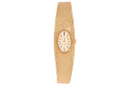 Lot 399 - An Omega lady's dress watch, featuring a swiss...