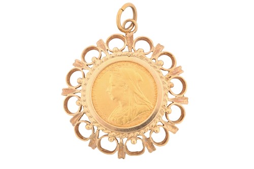 Lot 197 - A sovereign pendant in 9ct gold, featuring a...