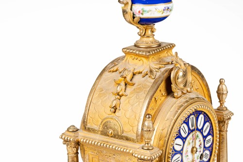 Lot 283 - A Louis XVI-style gilt metal cased 8-day...