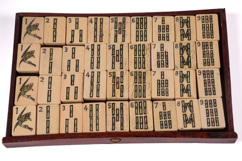 Lot 112 - A Chinese Mahjong set, late Qing/early 20th...