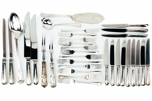 Lot 542 - A mixed collection of modern silver flatware...