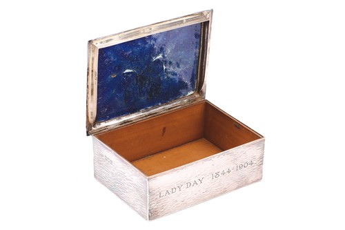 Lot 81 - Guild of Handicraft Ltd: a silver box, London...