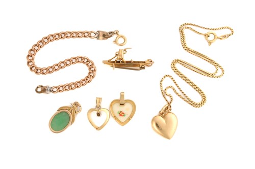 Lot 72 - A small collection of jewellery items; a 9ct...