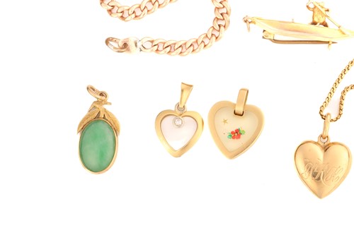 Lot 72 - A small collection of jewellery items; a 9ct...