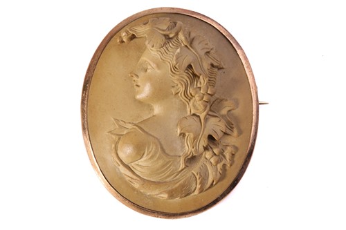 Lot 36 - A Victorian lava cameo demi-parure; comprising...