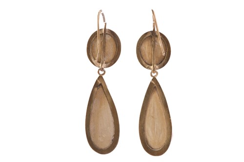 Lot 36 - A Victorian lava cameo demi-parure; comprising...