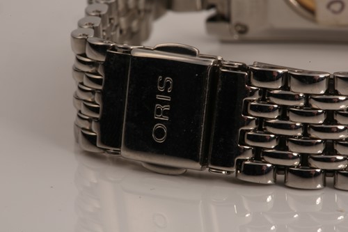 Lot 369 - An Oris automatic lady's watch, featuring a...