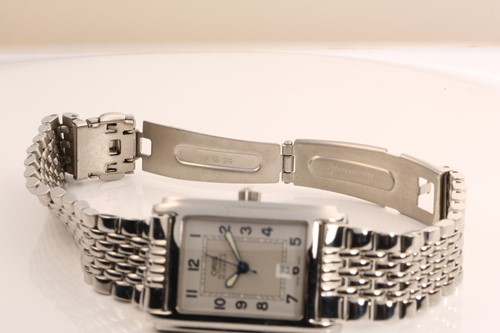 Lot 369 - An Oris automatic lady's watch, featuring a...