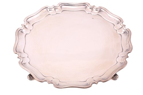 Lot 510 - A 20th-century silver salver, Sheffield 1933...