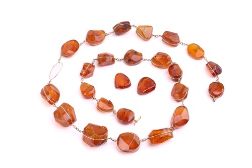 Lot 173 - A single strand graduated amber necklace,...