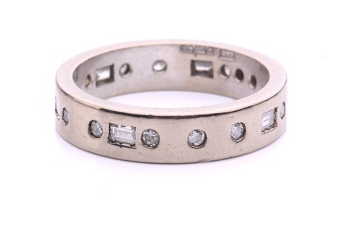 Lot 83 - A diamond ring of morse code design, brilliant-...