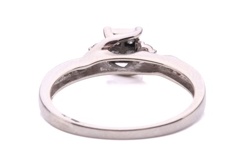 Lot 161 - A princess cut diamond set cluster ring with...