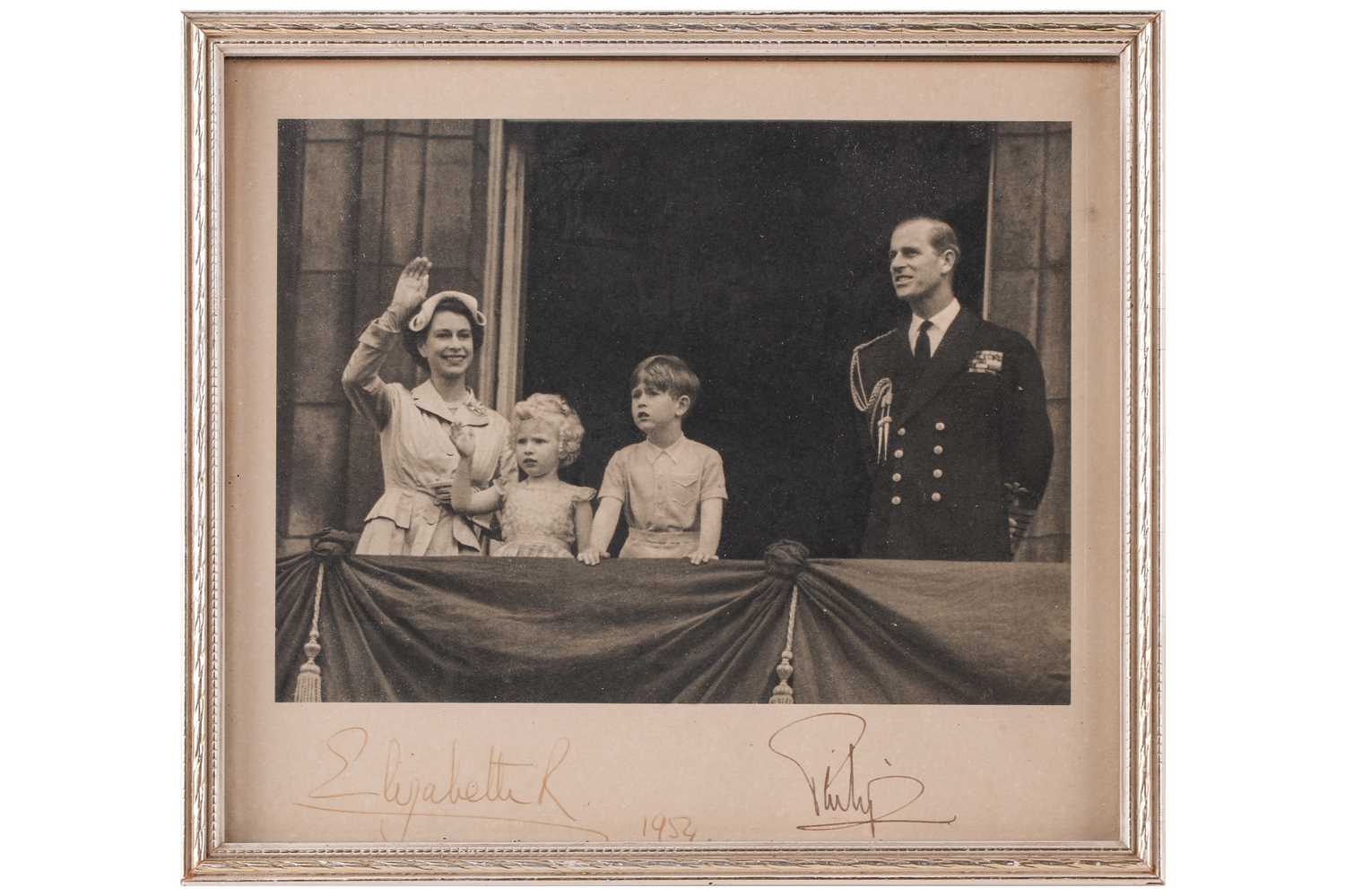 Lot 329 - An original 1954 signed photograph of Queen...