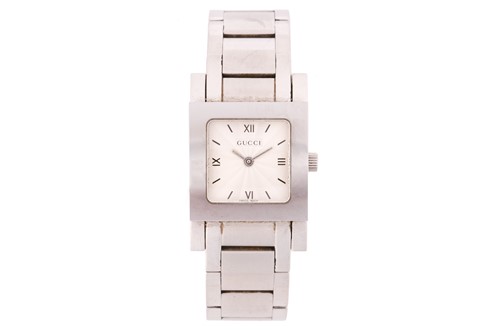 Lot 338 - A Gucci ref. 7900L.1 ladies stainless steel...