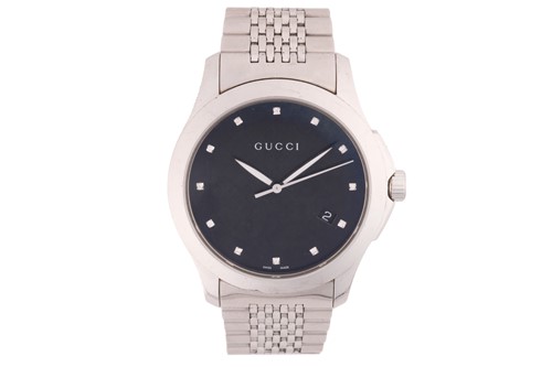 Lot 398 - A Gucci 126.4 gents wristwatch, featuring a...