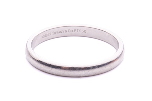 Lot 215 - Tiffany & Co. - a wedding band in platinum,...