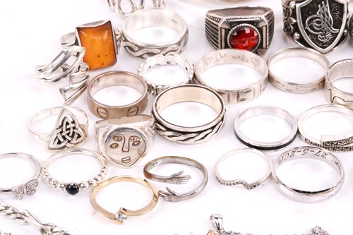 Lot 215 - Assorted white metal jewellery, include...