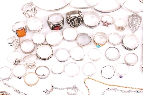 Lot 215 - Assorted white metal jewellery, include...