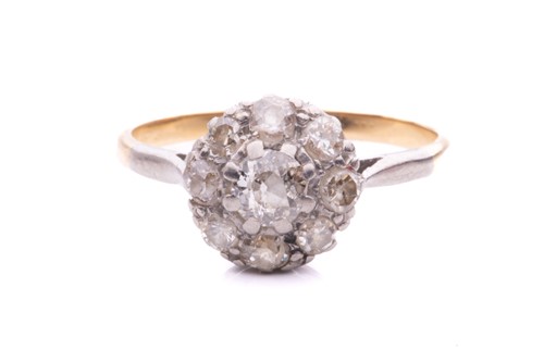 Lot 189 - An old-cut diamond daisy head cluster ring,...