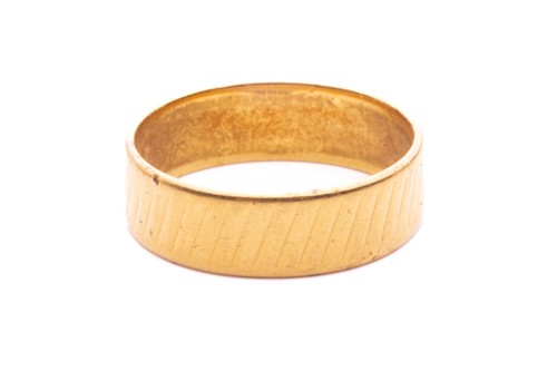 Lot 19 - A wedding band in 22ct yellow gold, with a...