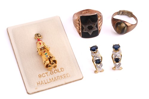 Lot 102 - A small aggregation of jewellery items, to...