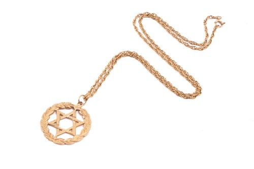 Lot 191 - A 9ct gold Star of David pendant on chain,...