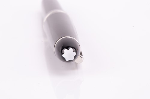 Lot 291 - Montblanc Meisterstück roller ball the twist...