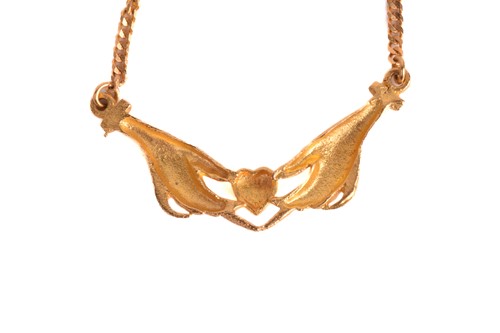 Lot 160 - A necklace depicting two hands clasping a...