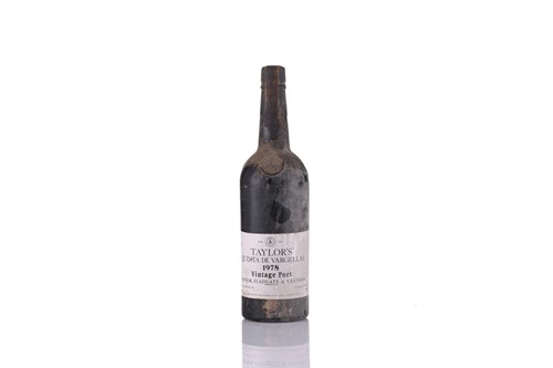 Lot 32 - Seven bottles of port comprising: two bottles...