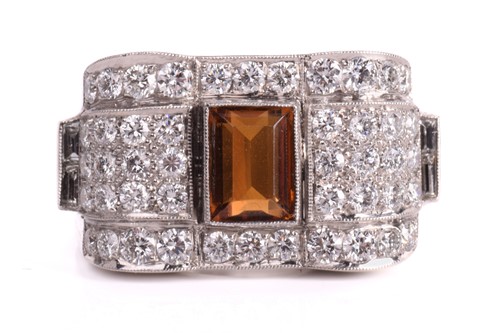 Lot 122 - A citrine and diamond cluster ring, featuring...