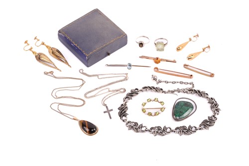 Lot 212 - A small quantity of jewellery items; to...