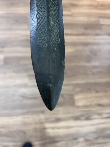Lot 163 - A Chinese bronze sword, Han Dynasty (206 BC-...
