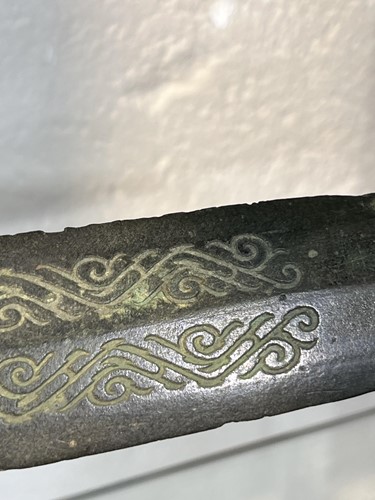Lot 163 - A Chinese bronze sword, Han Dynasty (206 BC-...