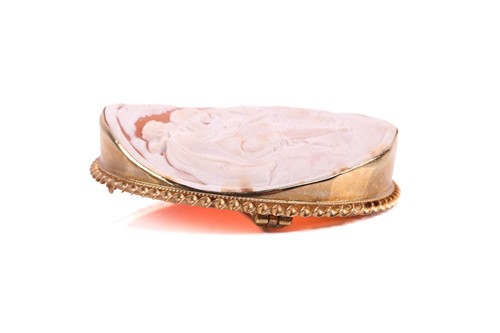 Lot 33 - A large shell cameo brooch in 9ct gold,...