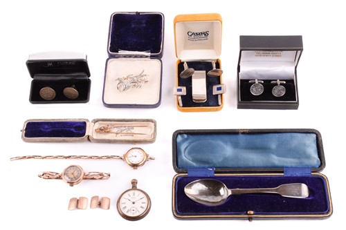Lot 93 - Two lady's 9 carat gold wrist watches each on...